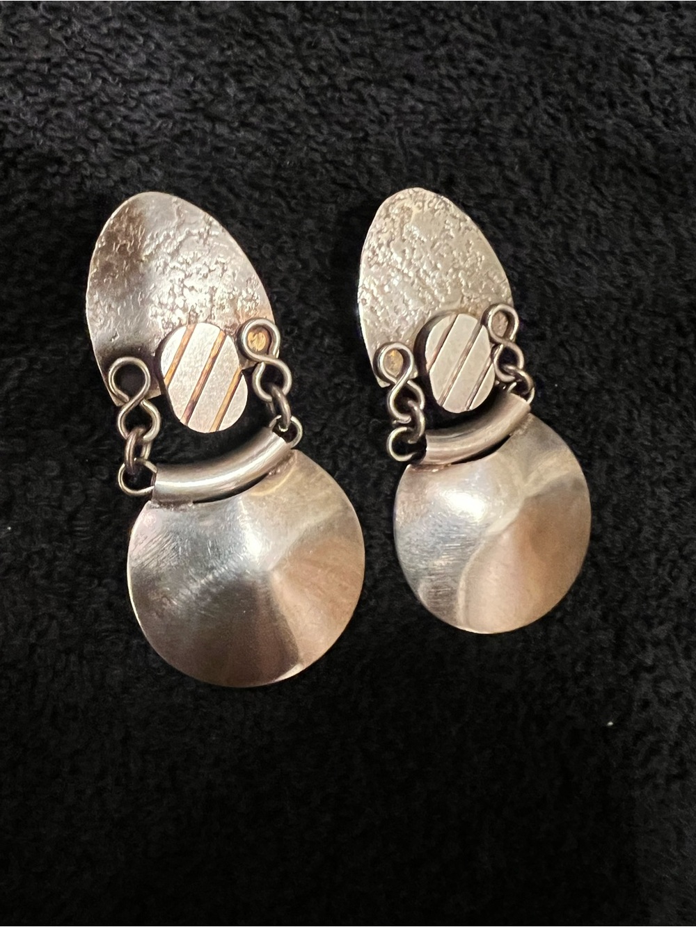 Silver toned Textured Drop Earrings - Elegant Women Jewelry - Picture 2 of 4